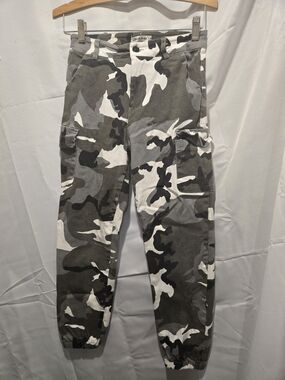Womans Cargo Pants - Gray White Camo